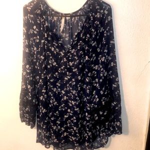 XL Blue long sleeve flower blouse!!!